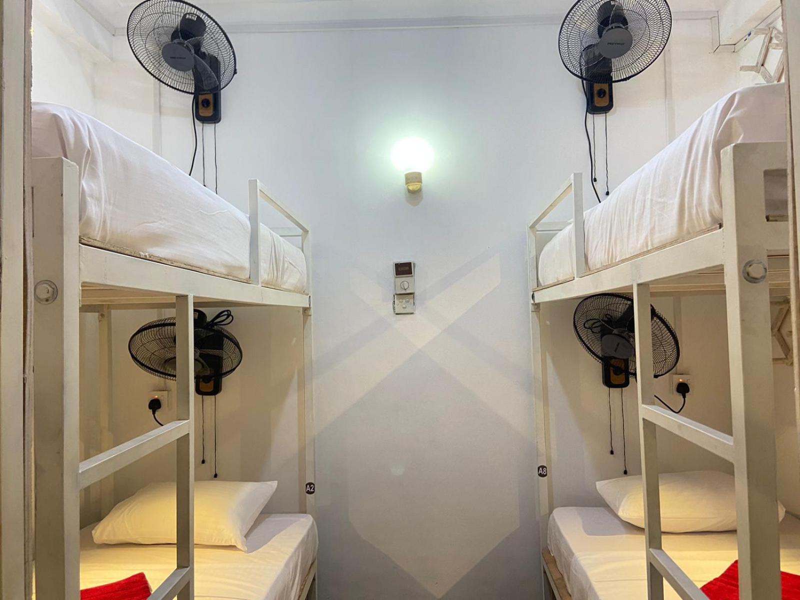 Hiricurry Hostel & Restaurant 迪克韦勒 外观 照片