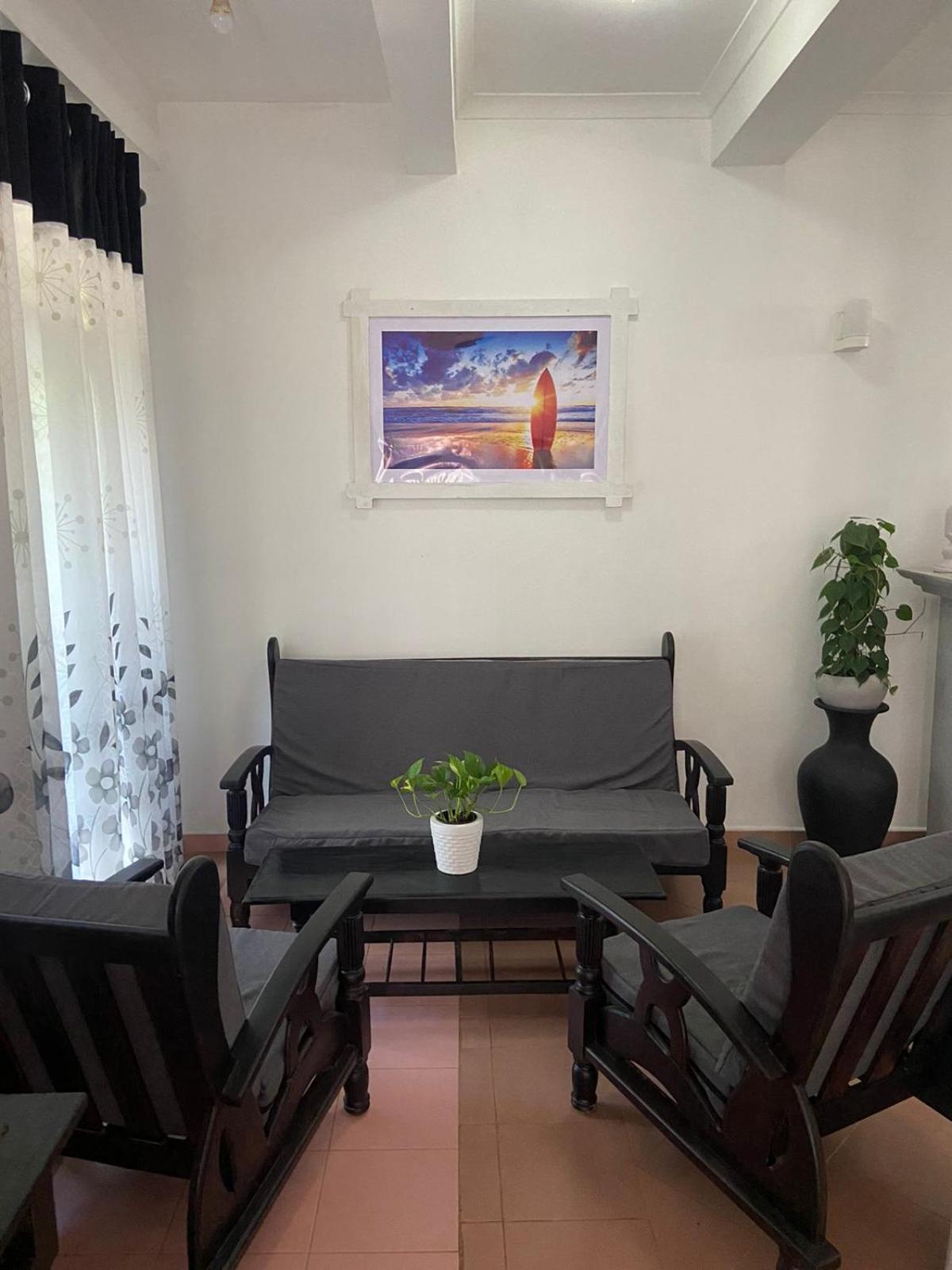 Hiricurry Hostel & Restaurant 迪克韦勒 外观 照片