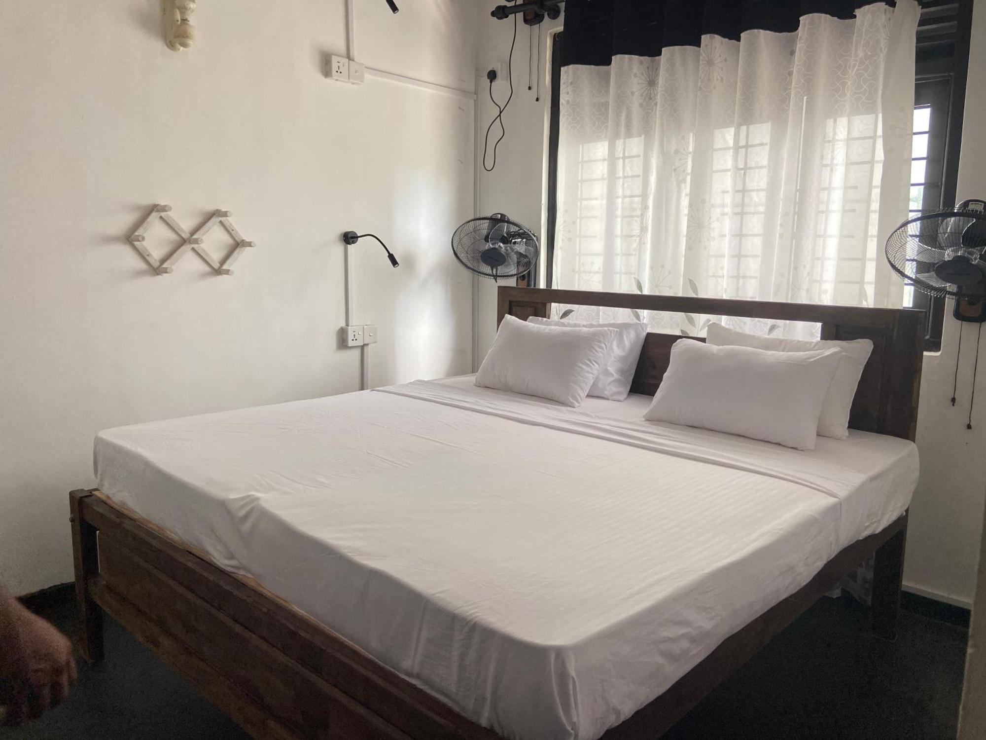 Hiricurry Hostel & Restaurant 迪克韦勒 外观 照片